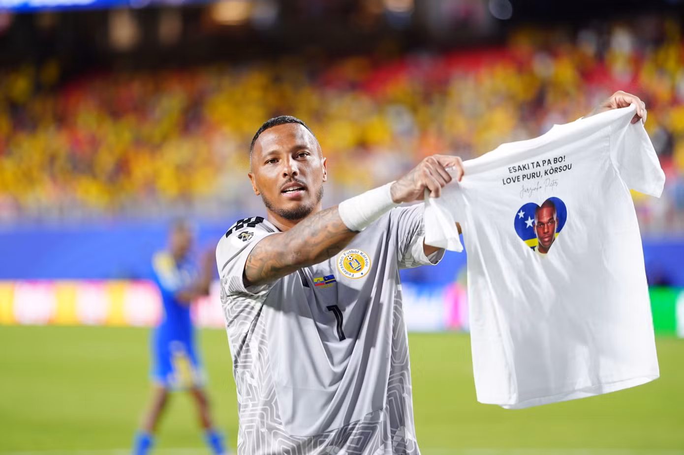 Thủ môn từng đối đầu Công Phượng, Quang Hải gây sốt World Cup - 9