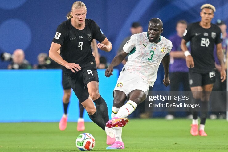 Koulibaly mắc sai lầm trong hiệp một