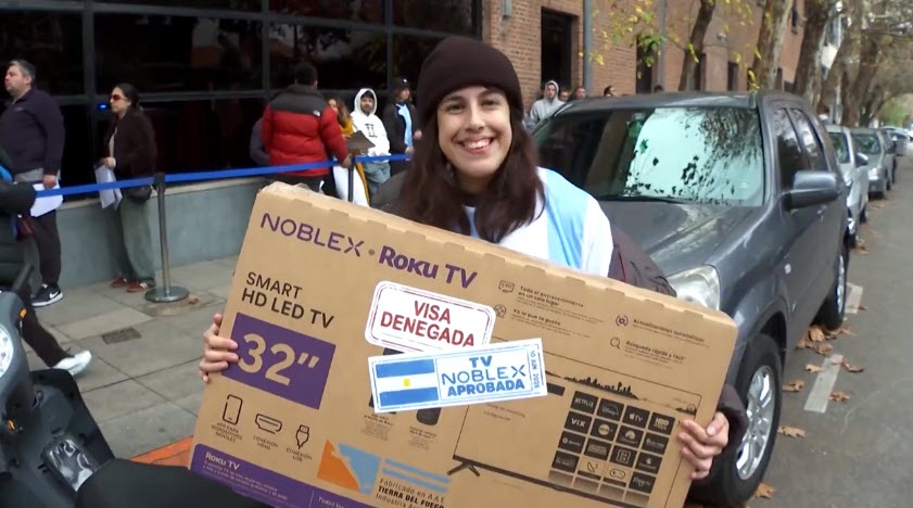 Fan Argentina không được đi Mỹ đã được phát TV để xem tuyển nhà đá World Cup
