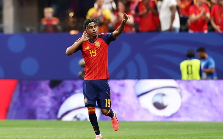 Yamal ghi bàn thắng đầu tiên của mình tại World Cup trong trận đấu với Saudi Arabia
