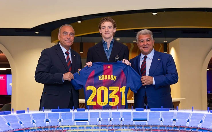 Gordon gia nhập Barca