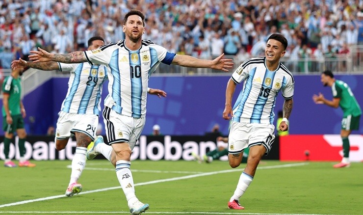 Messi lập cú hat-trick đầu tiên tại World Cup