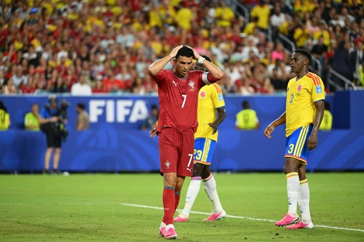 Ronaldo bất lực trước hàng thủ Colombia ở lượt cuối vòng bảng
