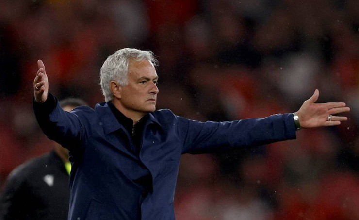 Benfica xác nhận Real Madrid sẽ chi 15 triệu euro giải phóng hợp đồng Mourinho nếu Perez tái đắc cử