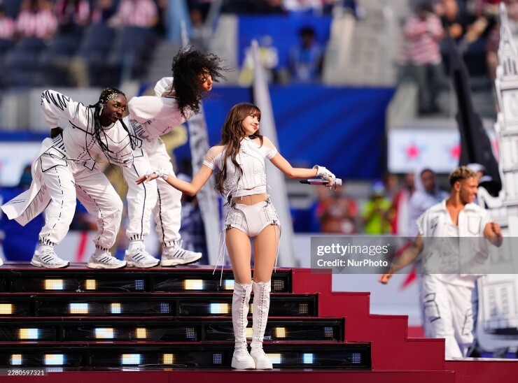 Chủ nhà Mỹ khai mạc World Cup mãn nhãn, mỹ nhân K-Pop Lisa khoe sắc nóng bỏng - 5