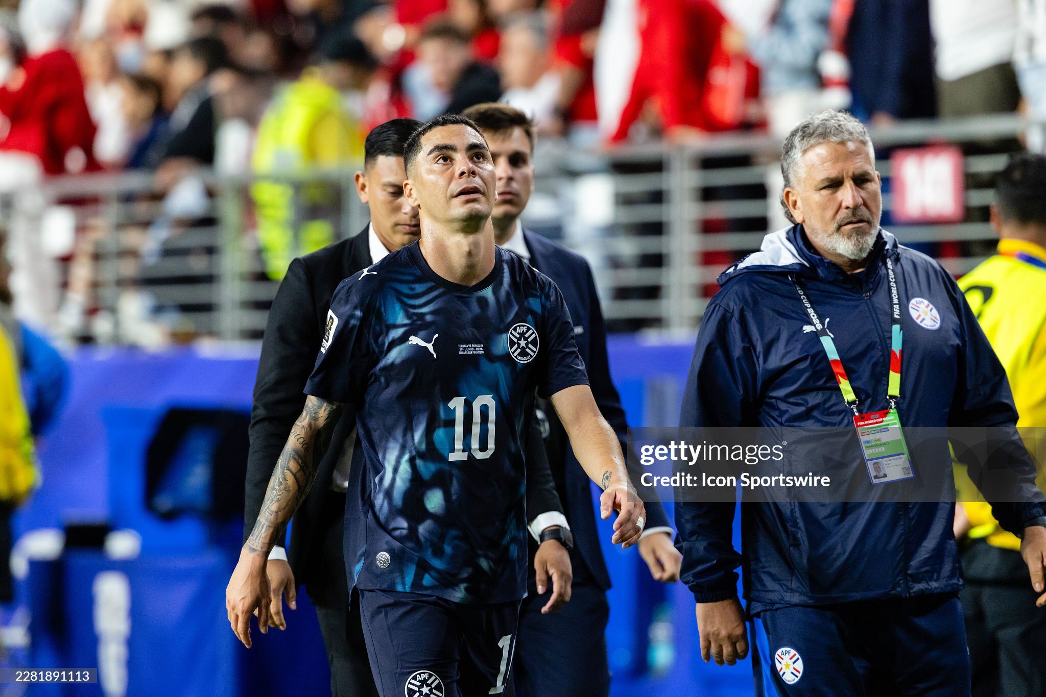 Miguel Almiron nhận thẻ đỏ trực tiếp