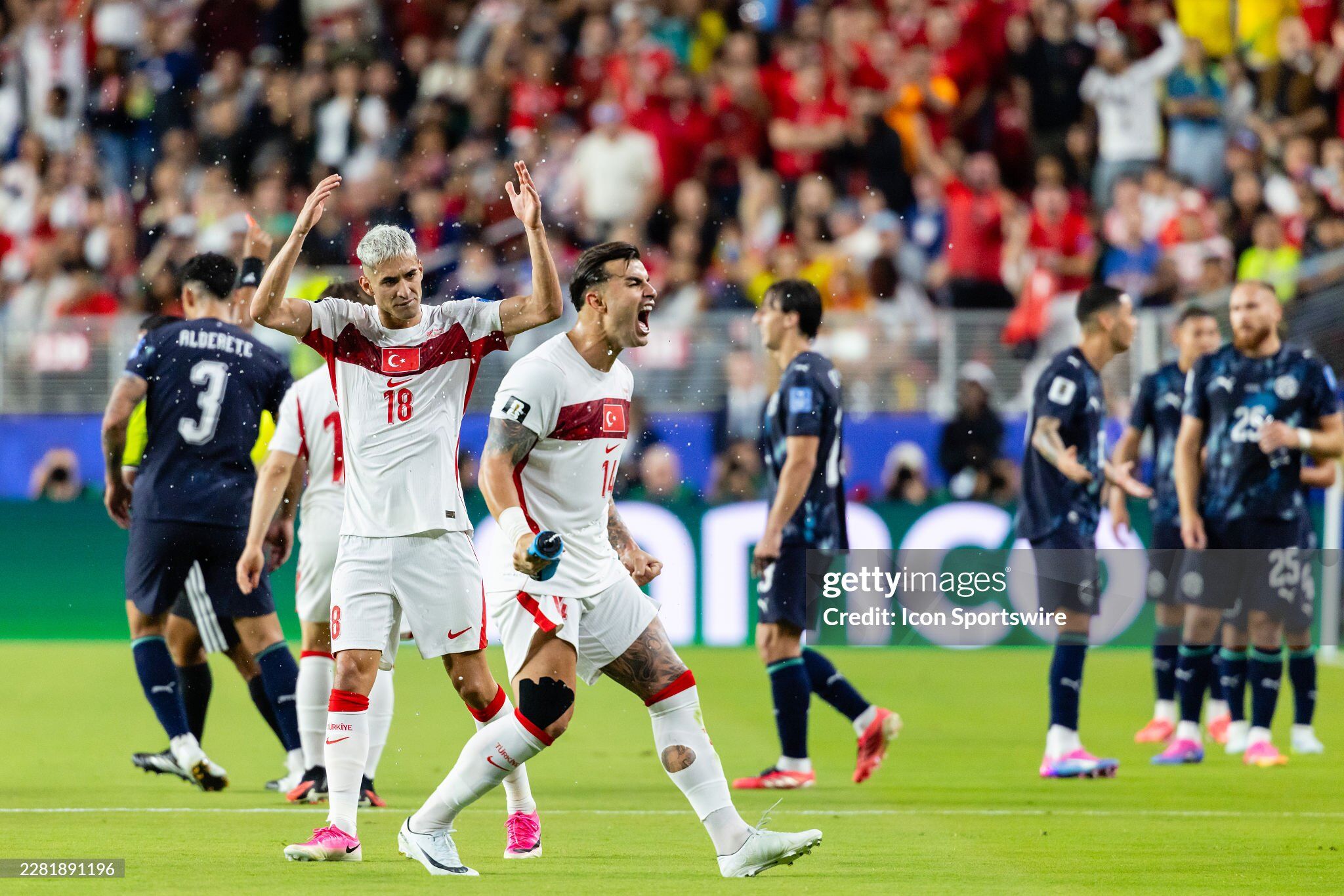 Almiron bị thẻ đỏ vì che miệng, luật lạ ở World Cup được áp dụng - 7