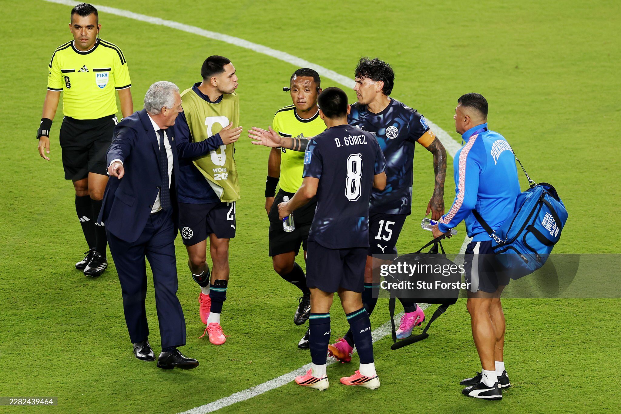 Almiron bị thẻ đỏ vì che miệng, luật lạ ở World Cup được áp dụng - 5