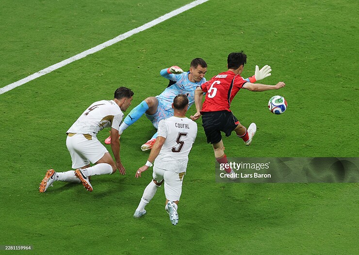 Hwang In Beom ghi 1 bàn, kiến tạo 1 bàn trong chiến thắng 2-1 trước&nbsp;CH Séc