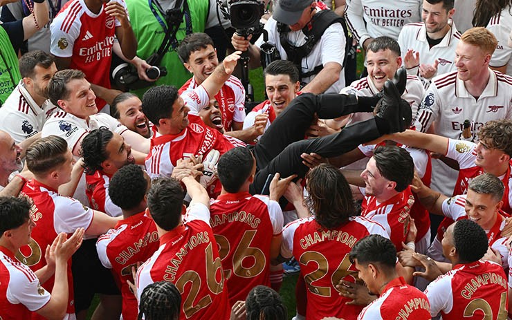 HLV Arteta giúp Arsenal đăng quang Ngoại hạng Anh 2025/26