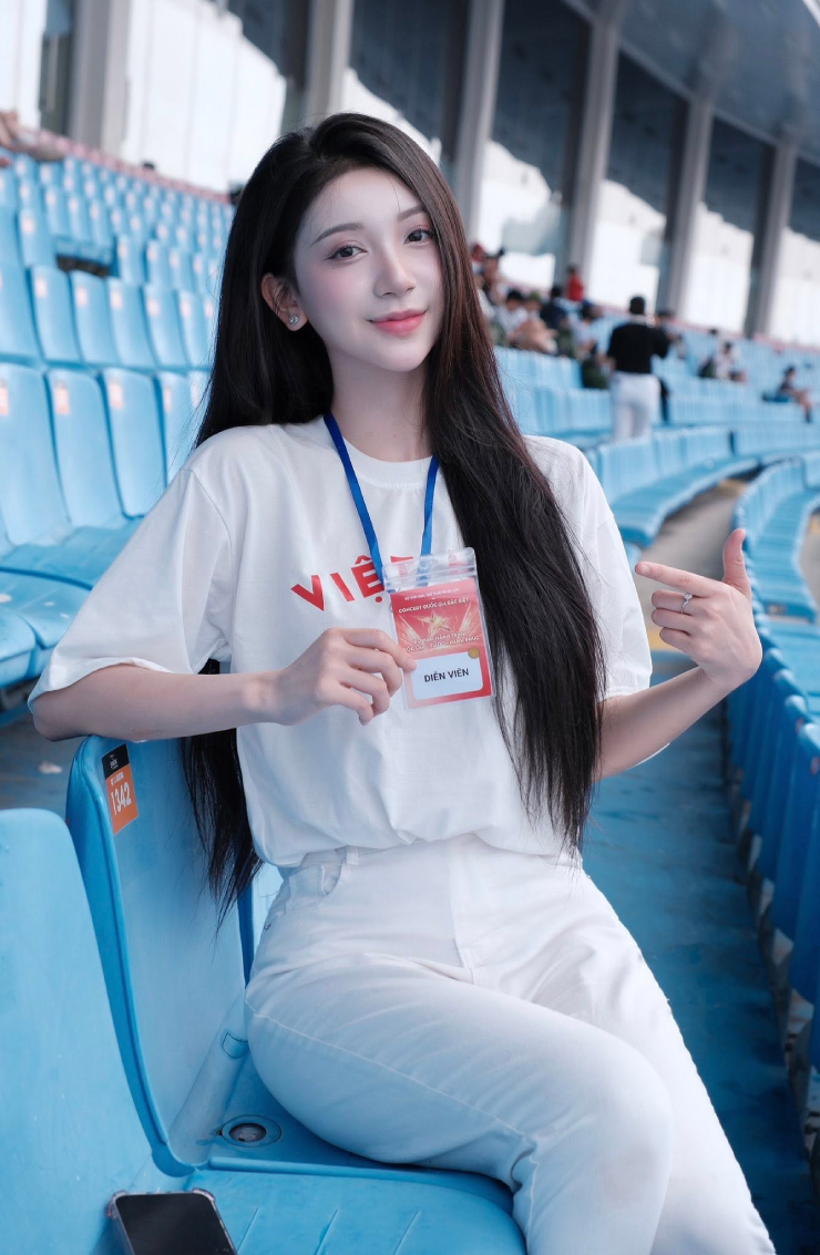 Hot girl dân tộc Mường "đẹp như Tây", vóc dáng săn chắc nhờ gym ở Nóng cùng World Cup - 10