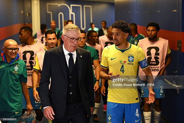 HLV Ancelotti bị chỉ trích