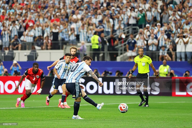 Sút phạt đền không phải điểm mạnh của Messi