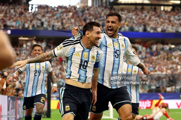 Messi ăn mừng bàn thắng lịch sử giúp anh trở thành chân sút vĩ đại nhất lịch sử World Cup