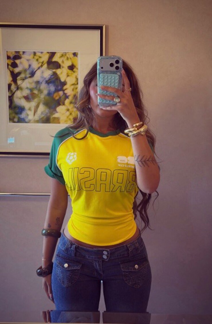 Fan nữ sexy nhất Brazil gây bão ở World Cup, gửi thông điệp đáng chú ý - 2
