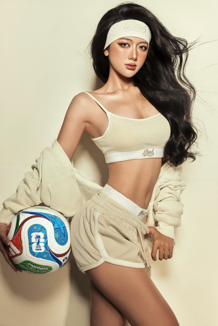 Người đẹp mê gym & pickleball gây sốt "Nóng cùng World Cup 2026" nhờ nét quý phái - 3