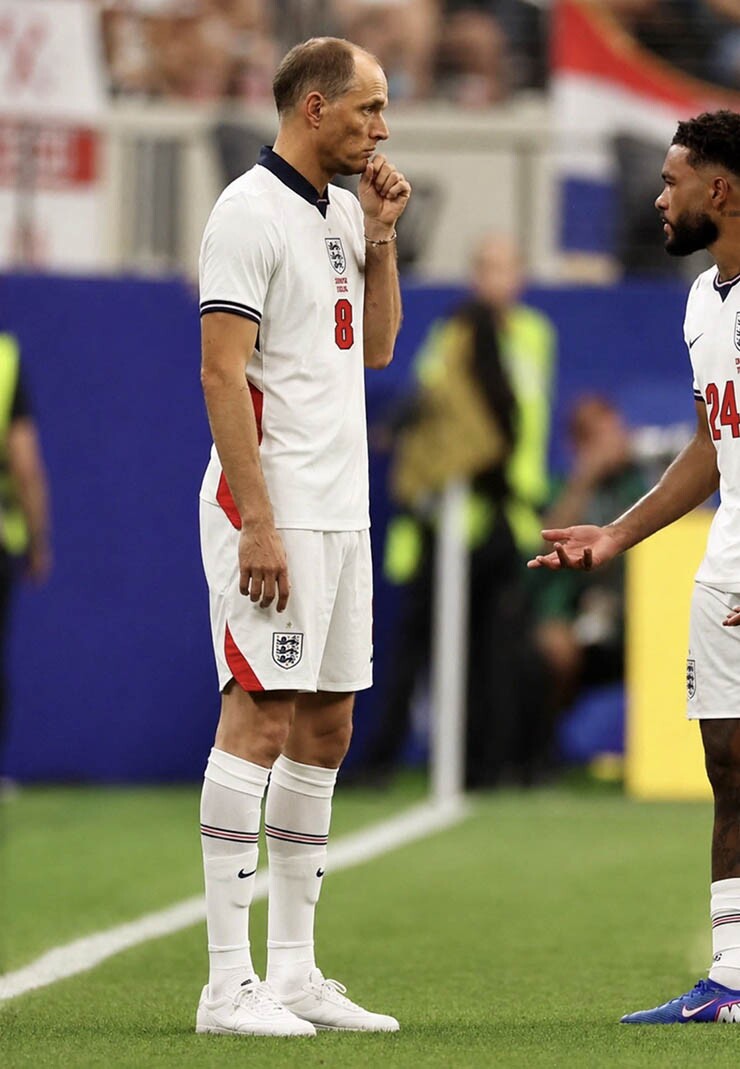HLV Tuchel chẳng thà tự xỏ giày vào sân thi đấu còn hơn trao cơ hội cho Mainoo?