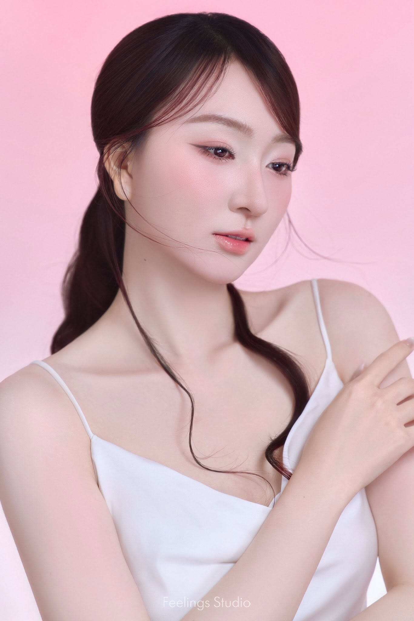 Người đẹp Yoga khoe vòng eo "con kiến" 60cm, hết mình cổ vũ Haaland ở World Cup - 10