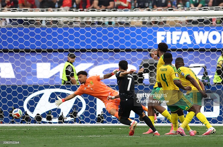 Eustaquio ghi bàn thắng lịch sử đưa Canada vào vòng 1/8 World Cup