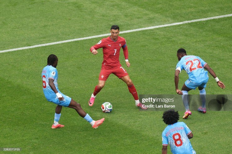 Ronaldo khiến hàng thủ CHDC Congo đề cao cảnh giác