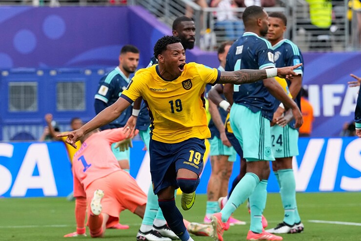Ecuador gây sốc trước Đức để giành vé vào vòng 1/16&nbsp;World Cup