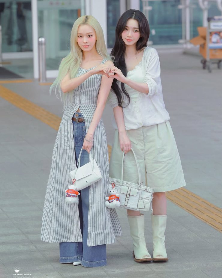 Karina (bên phải) & Winter (bên trái) 2 thành viên của nhóm nhạc Aespa đã có mặt ở Mexico