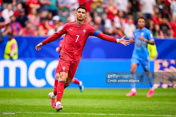 Ronaldo tịt ngòi trước đối thủ yếu