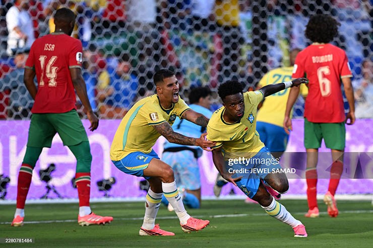 Hàng công Brazil trận ra quân quá phụ thuộc vào Vinicius