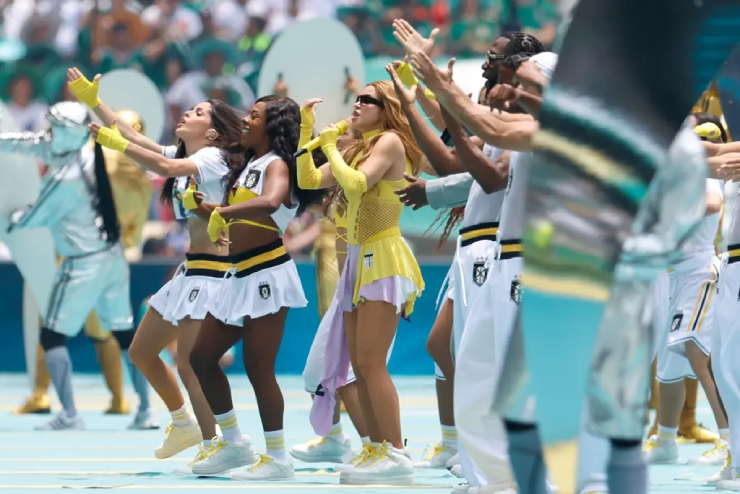 Tá hỏa World Cup 2026: Nữ ca sĩ Shakira bị nghi là "người giả" ở lễ khai mạc - 5