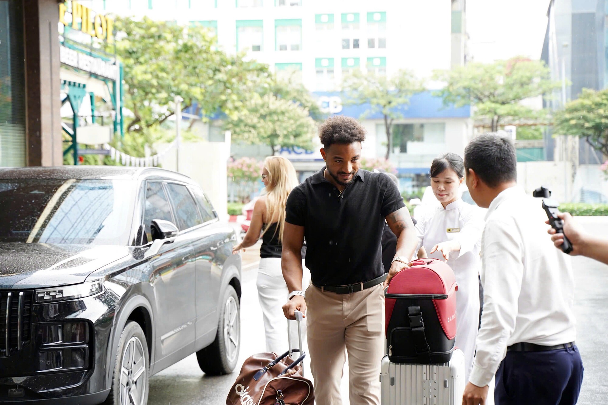 Xuân Son cho biết anh vô cùng tự hào khi tiếp tục được "chiến đấu vì lá cờ đỏ sao vàng".