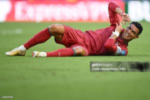 Tình huống HOT Bồ Đào Nha – Colombia: Ronaldo ôm vai đau đớn, hụt siêu phẩm