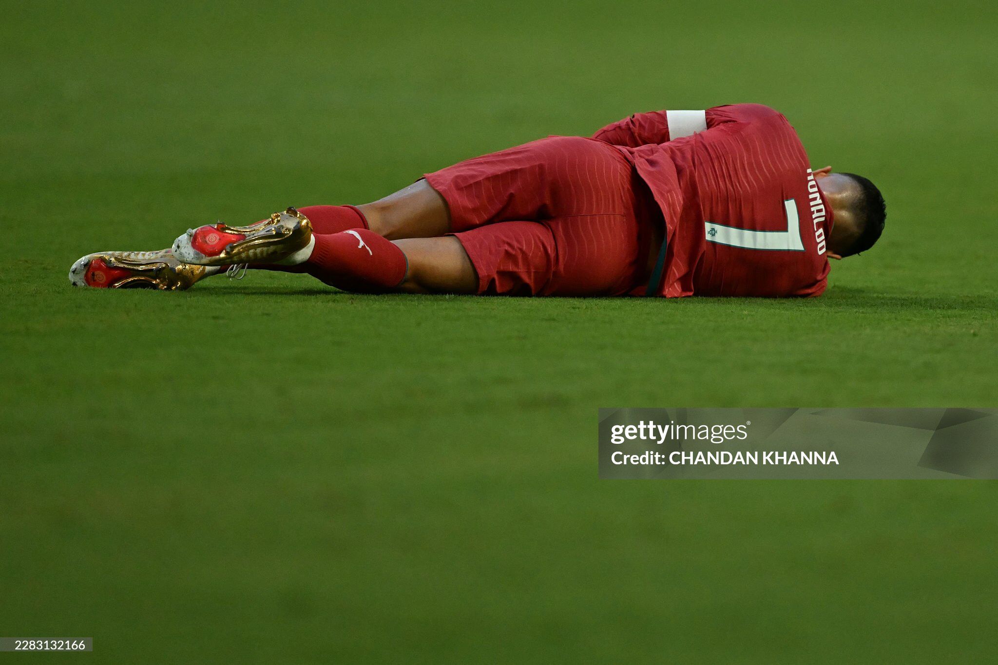 Tình huống HOT Bồ Đào Nha - Colombia: Ronaldo ôm vai đau đớn, hụt siêu phẩm - 3