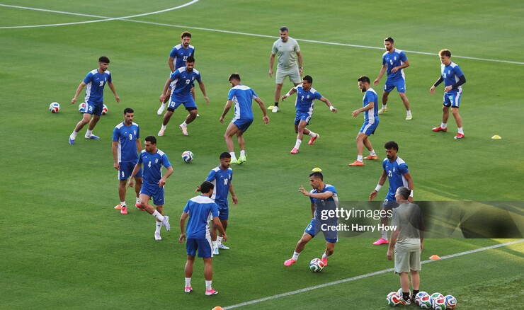 Iran vượt khó trước ngày ra quân