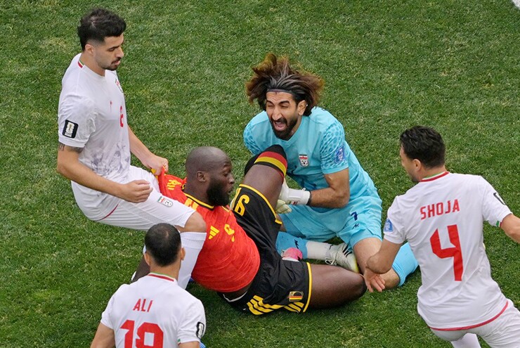 Thủ môn Beiranvand thực hiện hàng loạt pha cứu thua ấn tượng, giúp Iran cầm hòa Bỉ