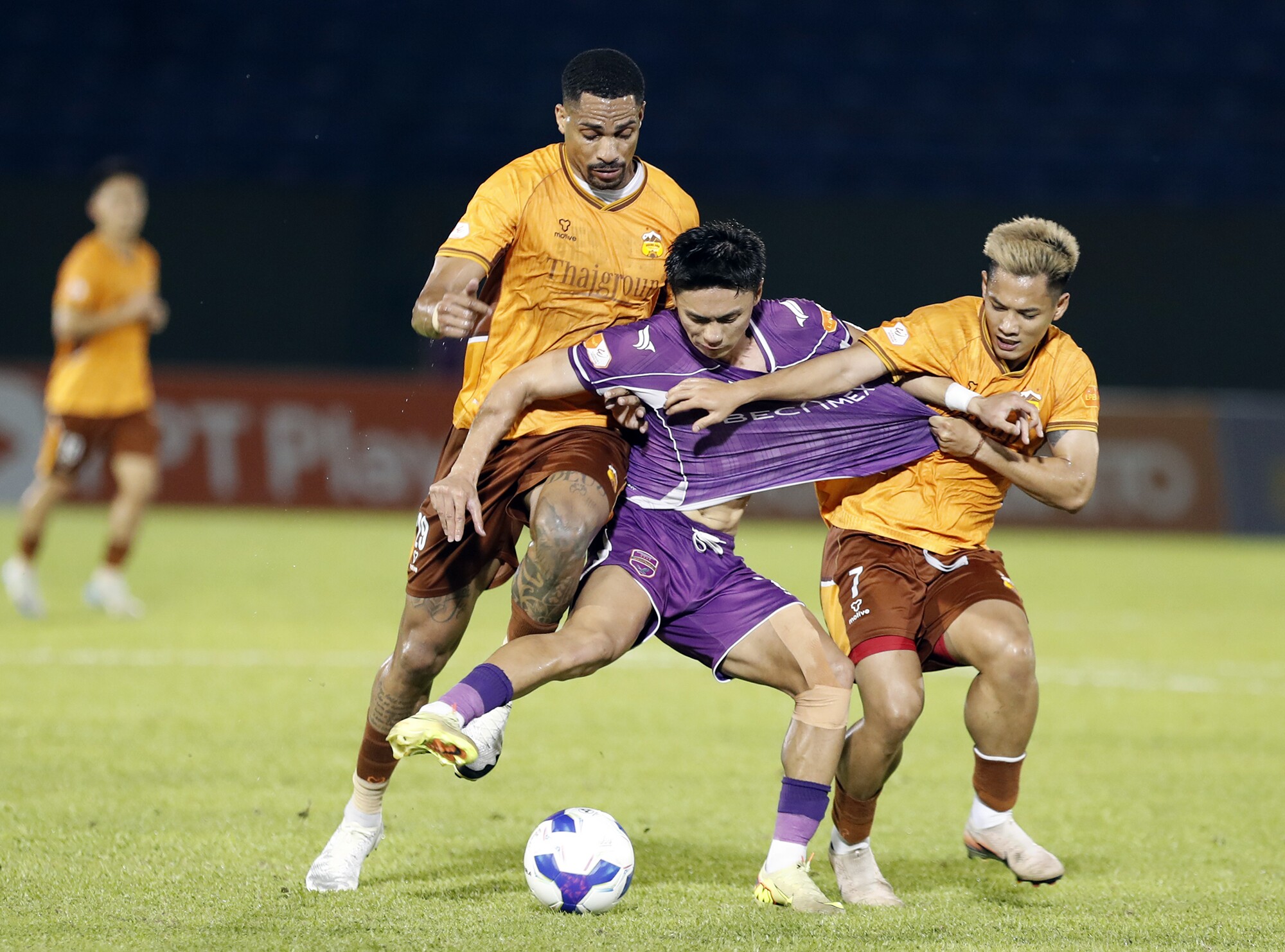 Chiều ngày 7/6, Becamex TP.HCM có cuộc tiếp đón HAGL ở lượt trận cuối cùng của V-League 2025/26. Ở trận đấu này, đội bóng đất Thủ Dầu Một không còn quyền tự quyết trong cuộc đua trụ hạng với PVF-CAND và Đà Nẵng, do Becamex TP.HCM thua đối đầu cả hai đội bóng kể trên.