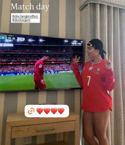 Bạn gái Ronaldo như “không mặc quần” cổ vũ CR7 & Bồ Đào Nha thắng trận World Cup