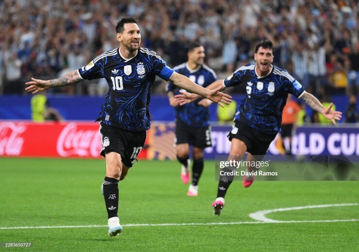 M10 trở thành cầu thủ đầu tiên ghi bàn 7 trận liên tiếp ở World Cup