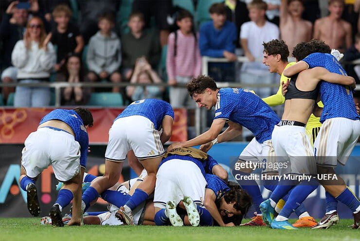 Sự vỡ òa của dàn sao U17 Italia