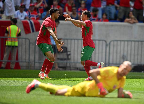 Hakimi và Brahim Diaz ăn mừng bàn mở tỷ số vào lưới Na Uy
