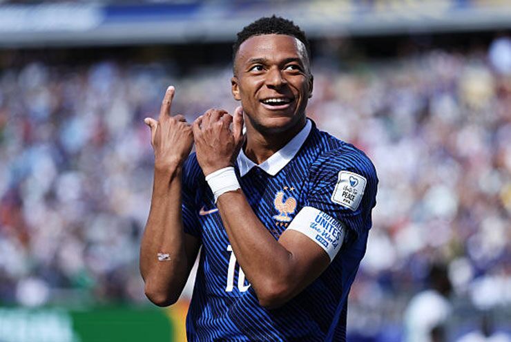 Mbappe ghi được bàn mở tỷ số sau khi trải qua hiệp 1 rất thảm hại