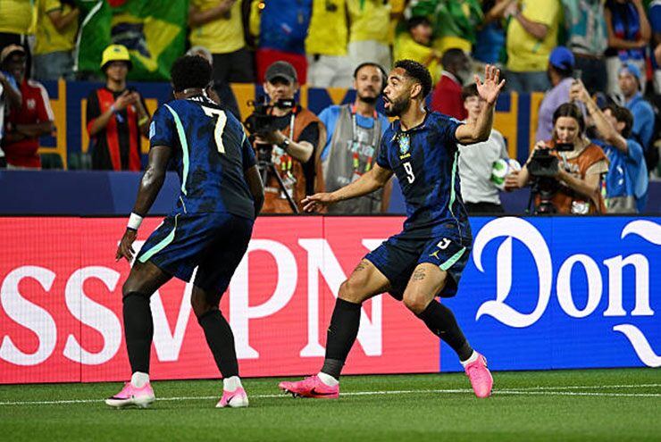 Cunha và Vinicius đưa Brazil dẫn tưng bừng 3 bàn chỉ sau hiệp 1