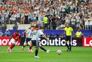 Messi phá kỷ lục World Cup: “Chê” penalty, ghi bàn khó cho khoảnh khắc lịch sử