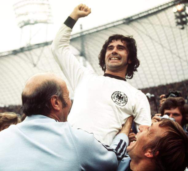 Gerd Muller lập kỷ lục ghi 14 bàn tại các kỳ World Cup vào năm 1974, và kỷ lục đó tồn tại trong 32 năm