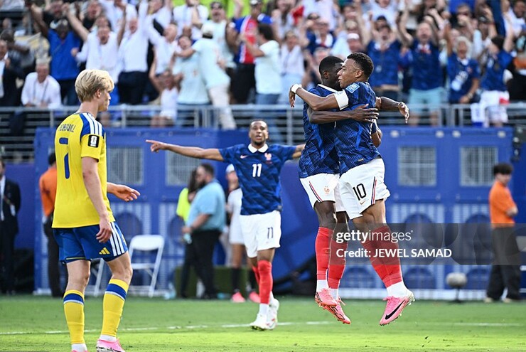 Không thể ngăn cản Mbappe
