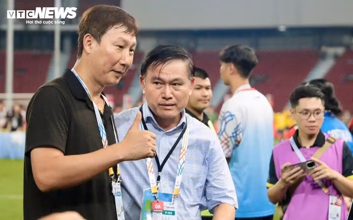 Ông Kim Sang-sik và 3 'mũi tên vàng' trên hàng công tuyển Việt Nam - 4