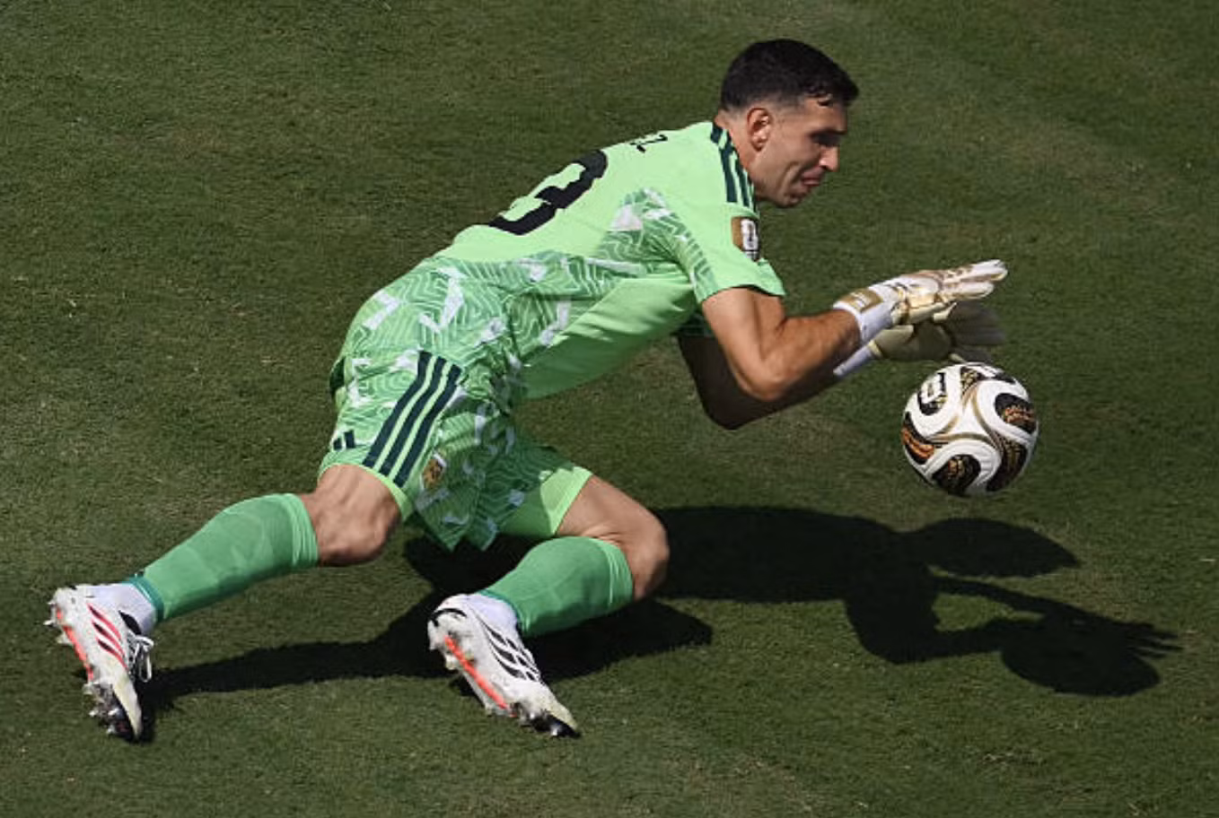 Truyền thông Argentina thừa nhận đội nhà sai lầm, ngả mũ thán phục Tây Ban Nha - 2