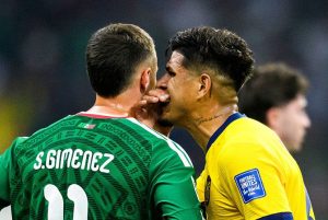Tin nóng bóng đá World Cup 3/7: Che miệng sẽ không bị thẻ đỏ ở các giải UEFA