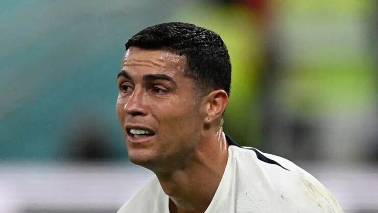 Ronaldo giận dữ vì phải ngồi dự bị ở World Cup 2022