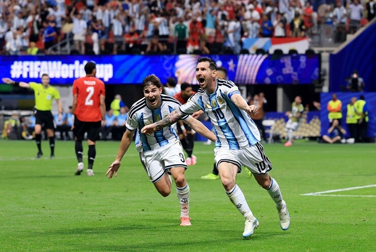 Messi tỏa sáng đưa Argentina "trở về từ cõi chết" trước Ai Cập