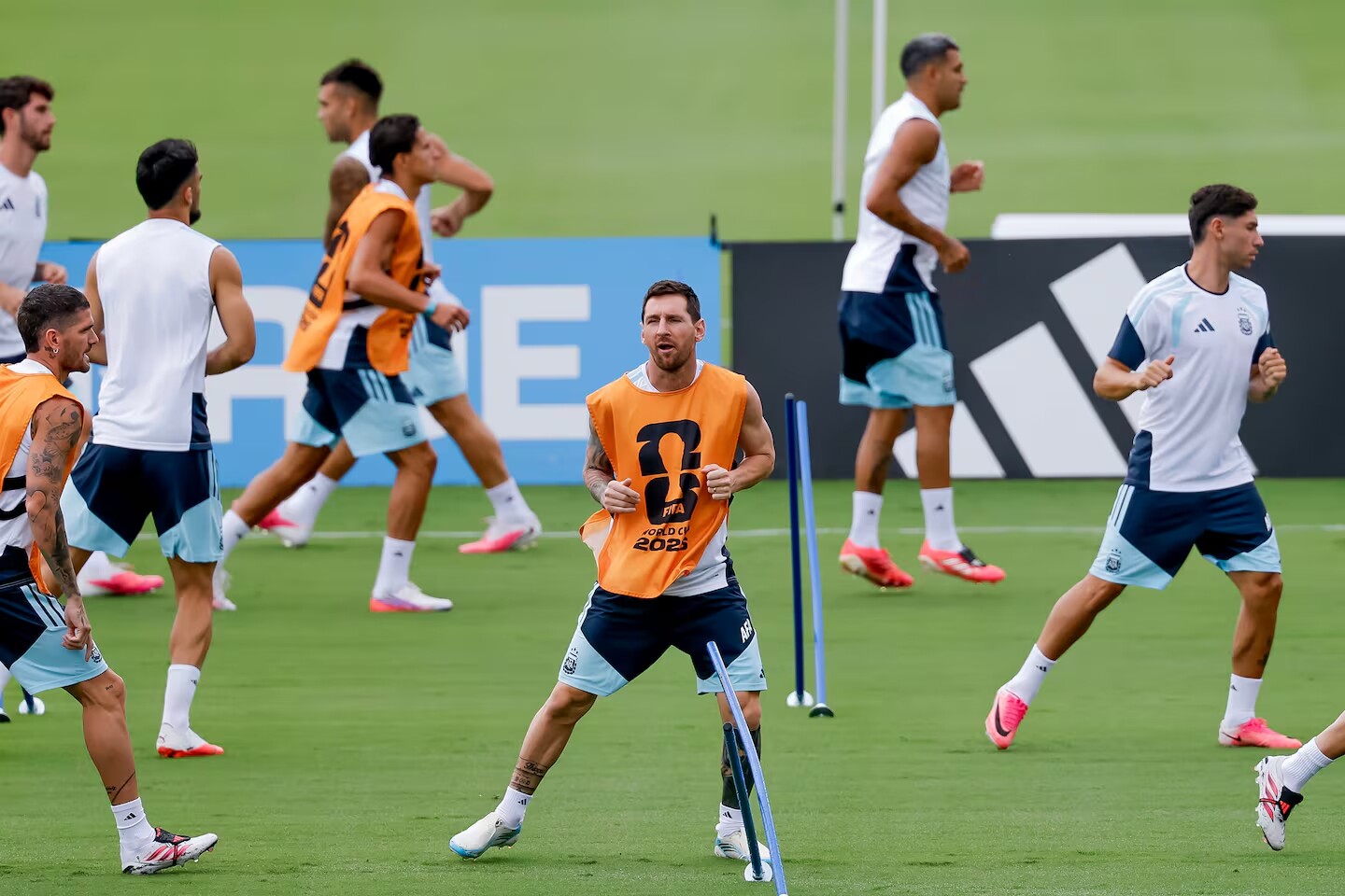 Messi tập luyện thảnh thơi trước chung kết World Cup 2026
